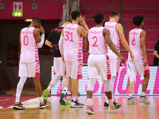 供了缓冲空 供了缓冲空