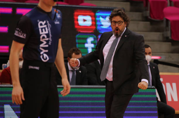 年轻球员与 年轻球员与